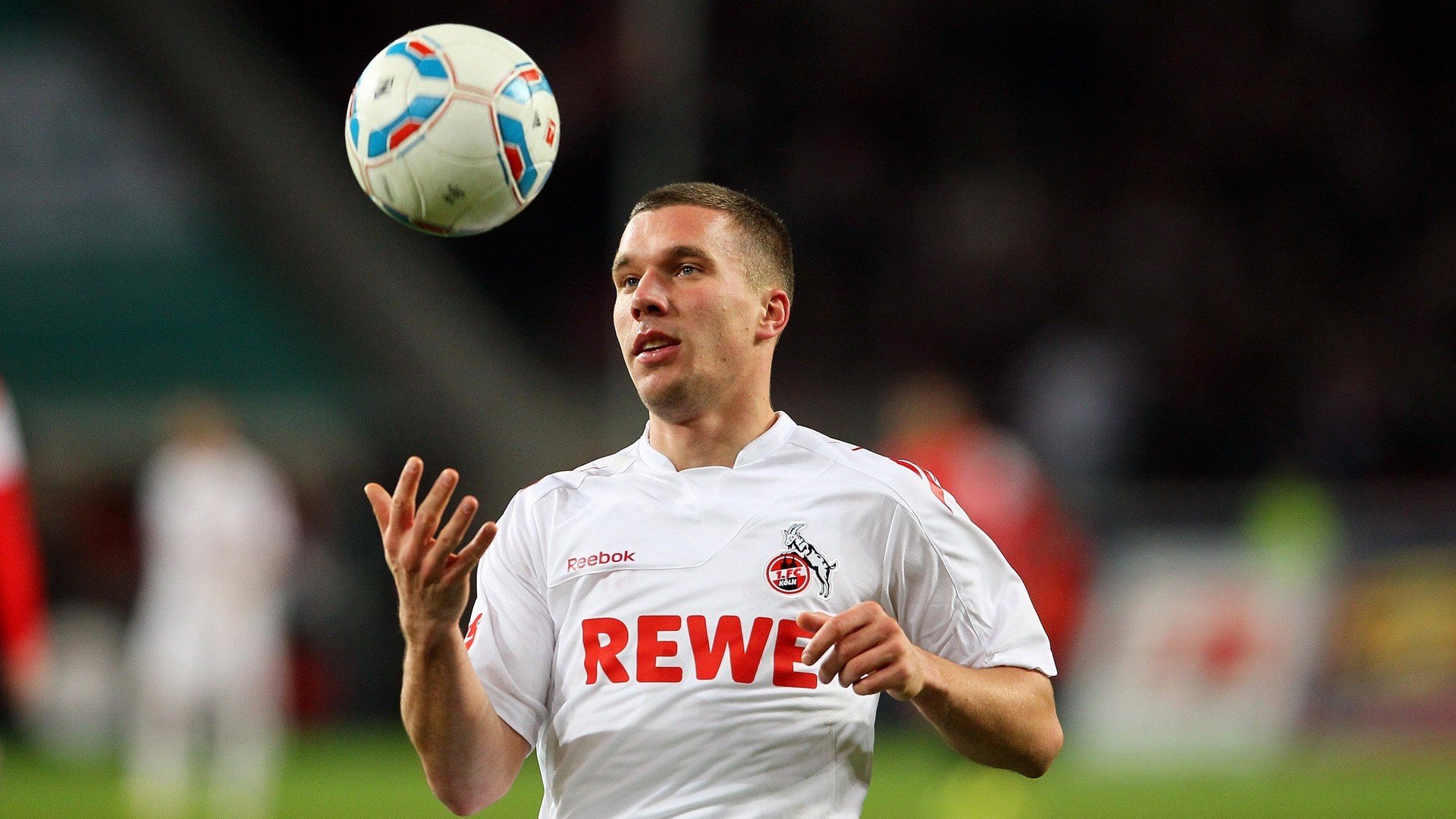 No！右腹股沟拉伤啊！这可是湖人的核心巨头，右腹股沟拉伤怎么治疗